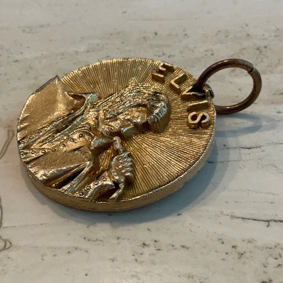 Elvis Presley King Of Rock 1935 - 1977 Pendant Gold Medallion Charm Vintage